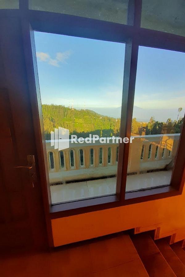 Bromo Indah Lestari Homestay Mitra Reddoorz パスルアン エクステリア 写真