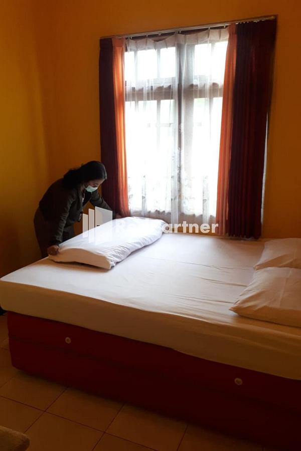 Bromo Indah Lestari Homestay Mitra Reddoorz パスルアン エクステリア 写真