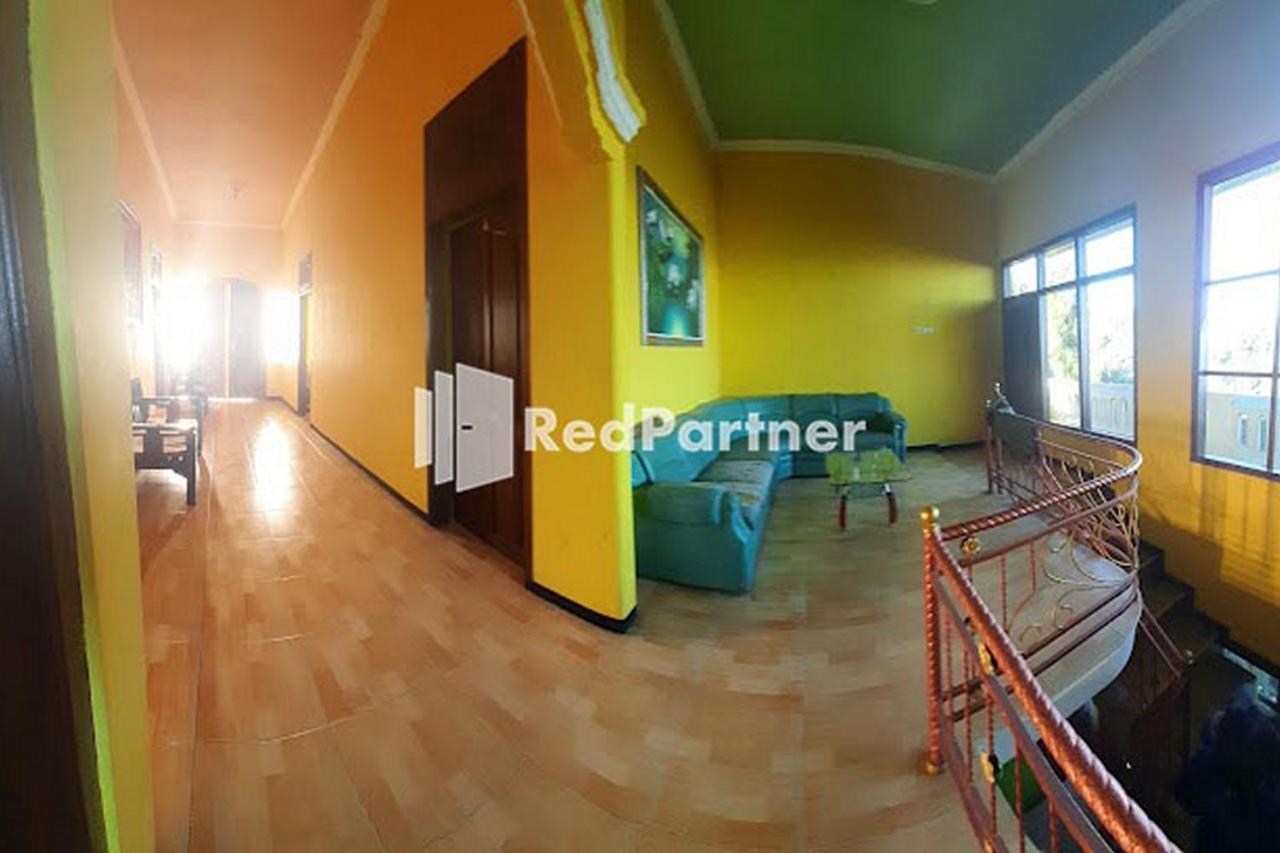 Bromo Indah Lestari Homestay Mitra Reddoorz パスルアン エクステリア 写真