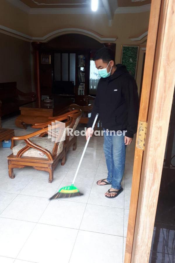 Bromo Indah Lestari Homestay Mitra Reddoorz パスルアン エクステリア 写真