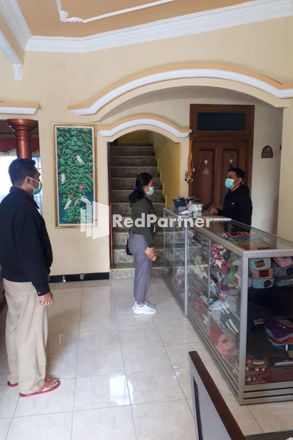 Bromo Indah Lestari Homestay Mitra Reddoorz パスルアン エクステリア 写真