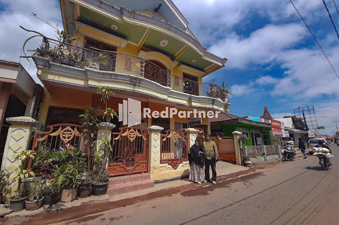 Bromo Indah Lestari Homestay Mitra Reddoorz パスルアン エクステリア 写真